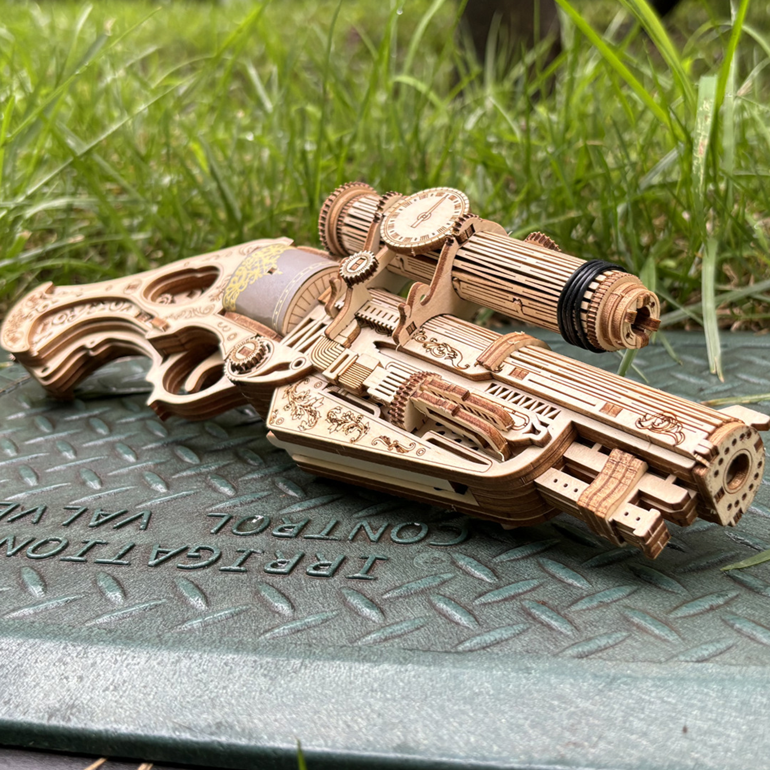 Kamiuzzly Steampunk Wooden Pistol Model Non-Functional 3D DIY Puzzle, Retro Design Eco-Friendly Wood Craft, Home Office Decor & Unique Gift for Adults Collectors